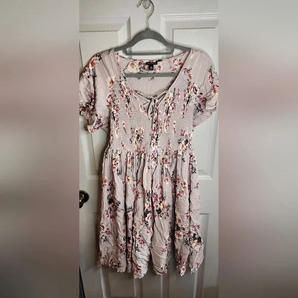 torrid pink floral dress Torrid Pink Floral Challis Knee Length Smocked Shirt Dress Size 1 Large